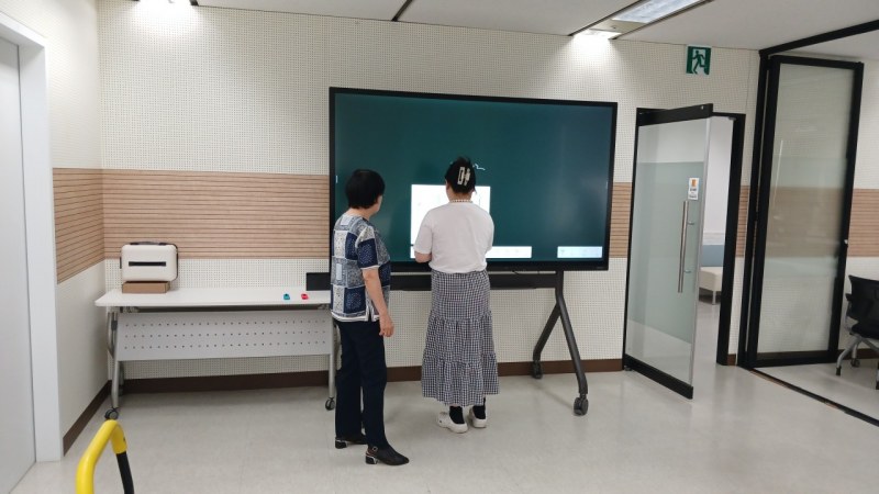 전자 칠판 사용자가 판서 테스트 모습