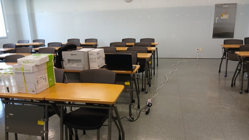 학술대회 문서 출력용 삼성 SL-M3820ND 프린터와 행사용 노트북 설치 모습